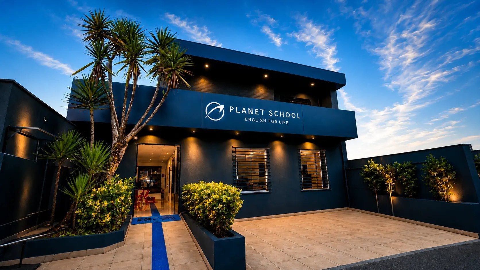 Fachada da Planet School em Mogi das Cruzes ao entardecer